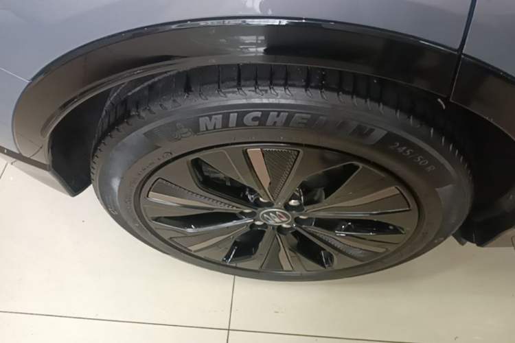 Used Buick E4 2023 GS Edition Right Rear Wheel Hub