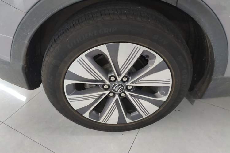 Used Buick E4 2023 Deluxe Edition Right Rear Wheel Hub