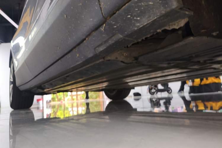 Used Buick E4 2023 Deluxe Edition Right Side Sill