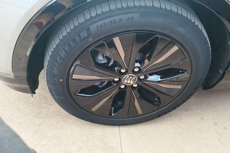 Used Buick E4 2023 GS Edition Left Front Wheel Hub