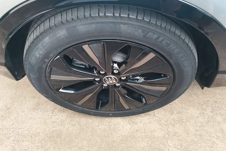 Used Buick E4 2023 GS Edition Right Rear Wheel Hub
