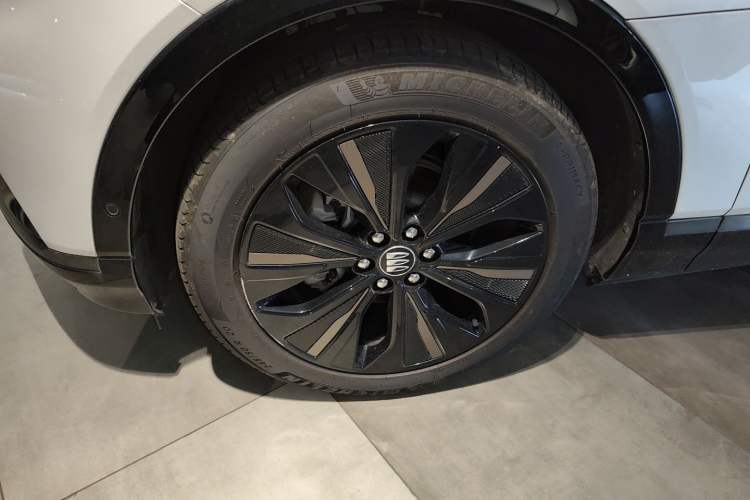 Used Buick E4 2023 GS Edition Left Front Wheel Hub