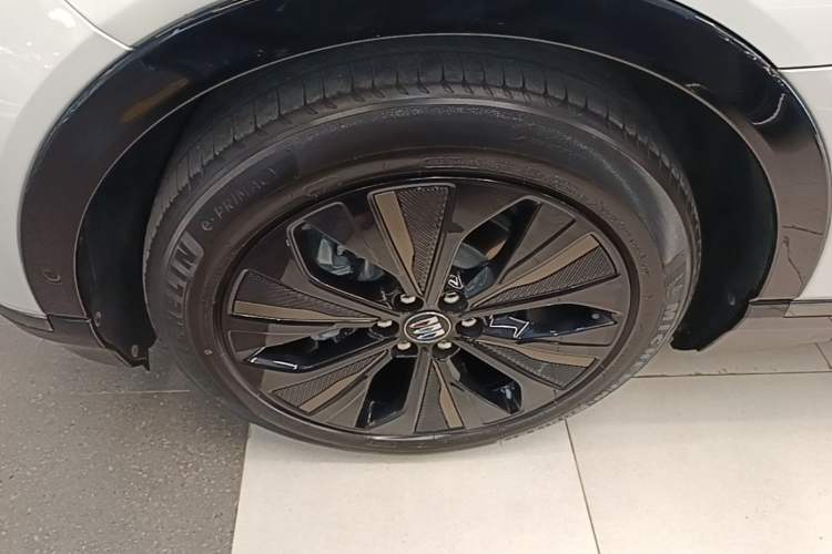 Used Buick E4 2023 GS Edition Left Front Wheel Hub