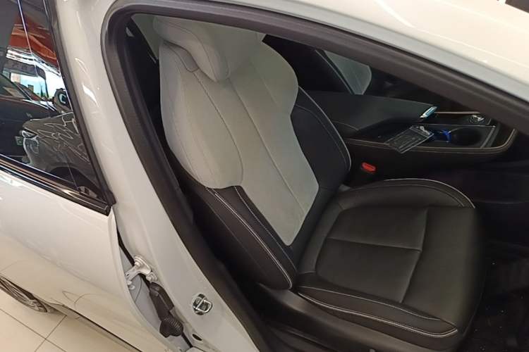 Used Buick E4 2023 GS Edition Right Front Seat