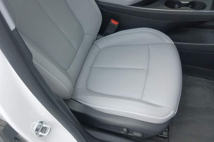 Used Buick E4 2023 Deluxe Edition Right Front Seat