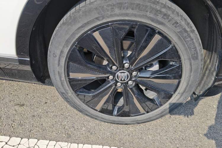 Used Buick E4 2023 GS Edition Right Front Wheel Hub