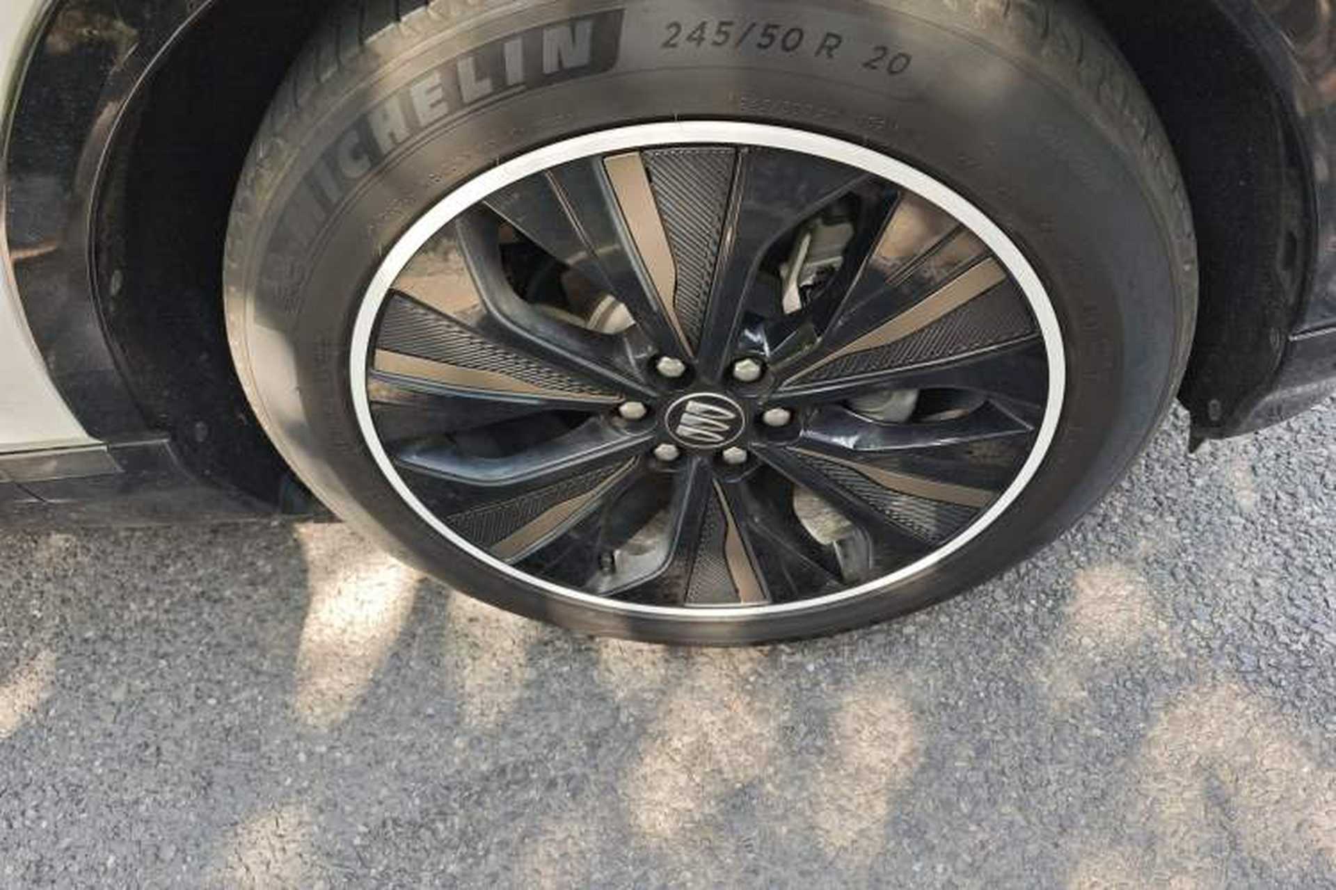 Used Buick E4 2023 GS Edition Right Front Wheel Hub