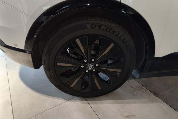 Used Buick E4 2023 GS Edition Right Rear Wheel Hub