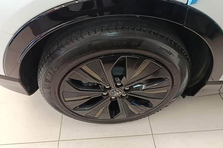Used Buick E4 2023 GS Edition Right Rear Wheel Hub