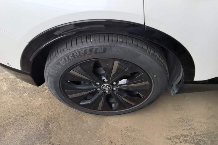 Used Buick E4 2023 GS Edition Right Rear Wheel Hub
