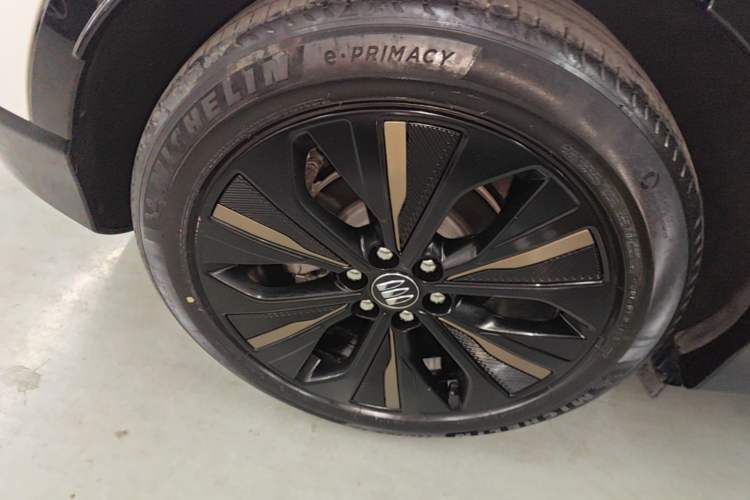 Used Buick E4 2023 GS Edition Right Rear Wheel Hub