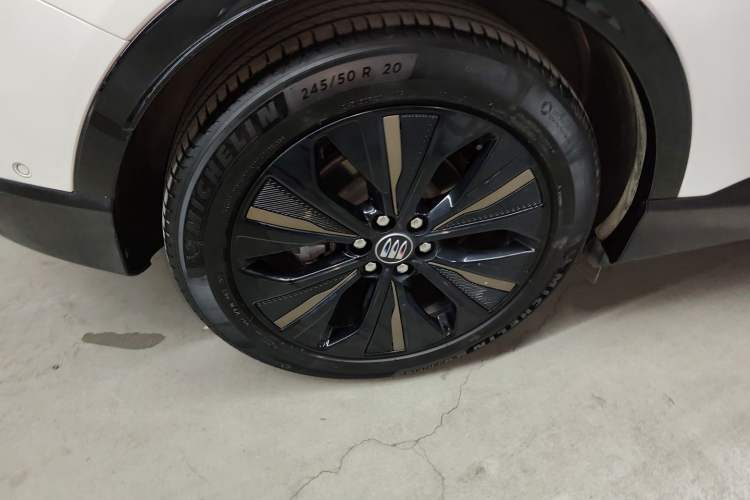 Used Buick E4 2023 GS Edition Right Rear Wheel Hub
