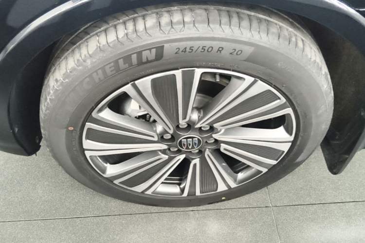 Used Buick E5 2023 Zhenxiang Standard Range Edition Left Front Wheel Hub