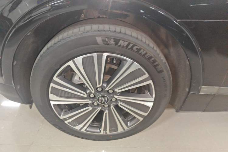 Used Buick E5 2023 Zhenxiang Standard Range Edition Left Front Wheel Hub