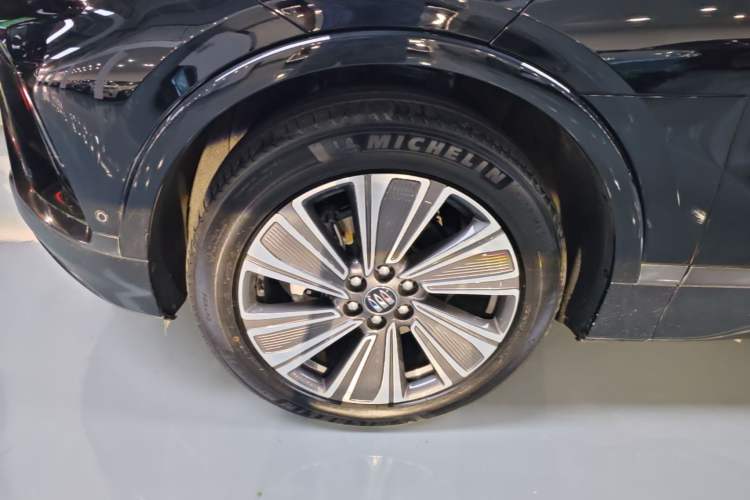 Used Buick E5 2023 Zhenxiang Standard Range Edition Left Front Wheel Hub