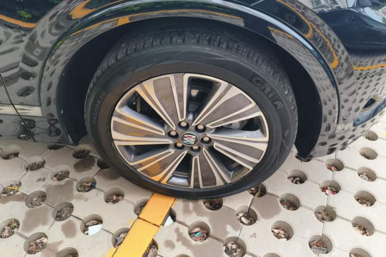 Used Buick E5 2023 Zhenxiang Standard Range Edition Right Front Wheel Hub
