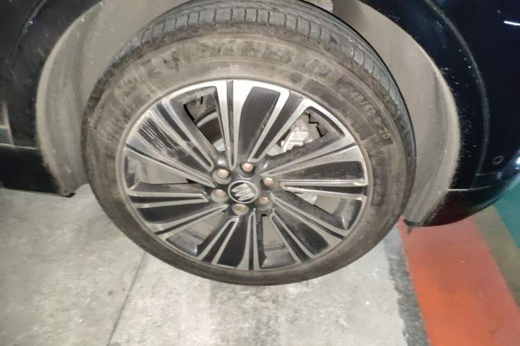 Used Buick E5 2023 Zhenxiang Standard Range Edition Right Front Wheel Hub