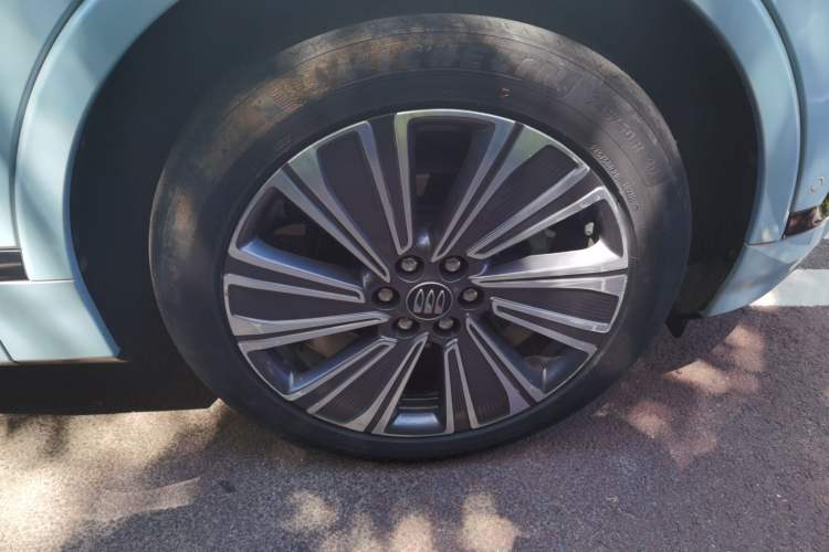 Used Buick E5 2023 Zhenxiang Standard Range Edition Right Front Wheel Hub