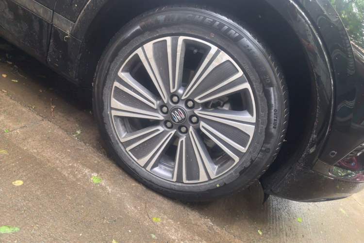 Used Buick E5 2023 Zhenxiang Standard Range Edition Right Front Wheel Hub