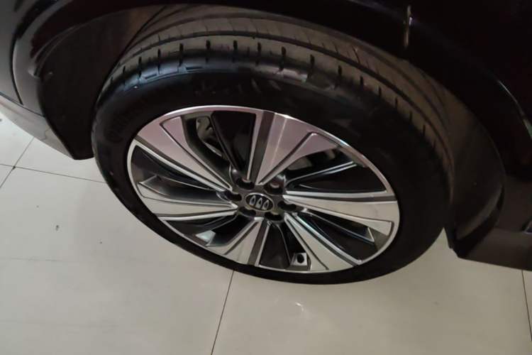 Used Buick E5 2023 Zhixiang Standard Range Edition Right Rear Wheel Hub