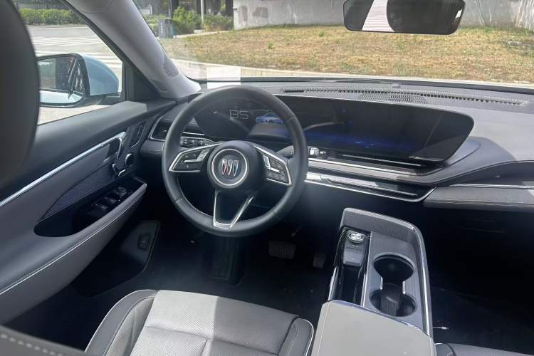 Used Buick E5 2023 Zhenxiang Standard Range Edition Interior 2