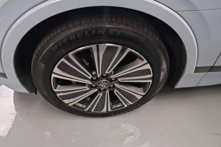 Used Buick E5 2023 Zhenxiang Standard Range Edition Left Front Wheel Hub