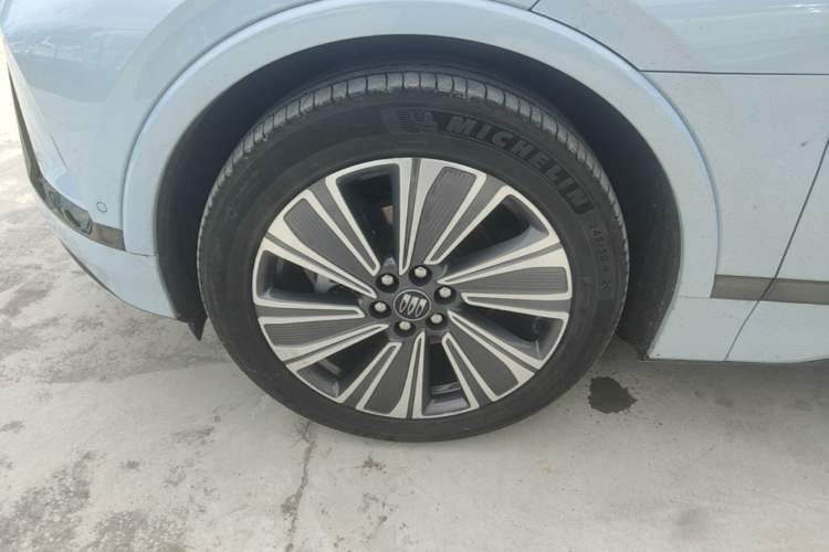 Used Buick E5 2023 Zhenxiang Standard Range Edition Left Front Wheel Hub
