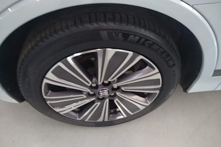 Used Buick E5 2023 Zhenxiang Standard Range Edition Left Front Wheel Hub