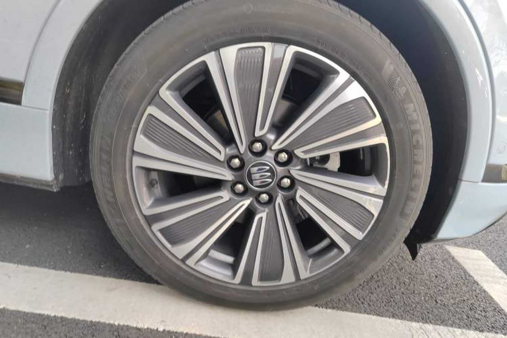 Used Buick E5 2023 Zhenxiang Standard Range Edition Right Front Wheel Hub