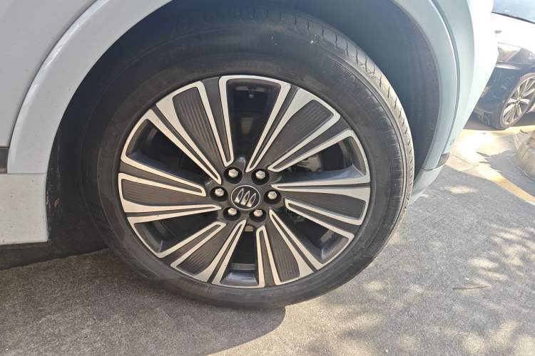 Used Buick E5 2023 Zhenxiang Standard Range Edition Right Front Wheel Hub