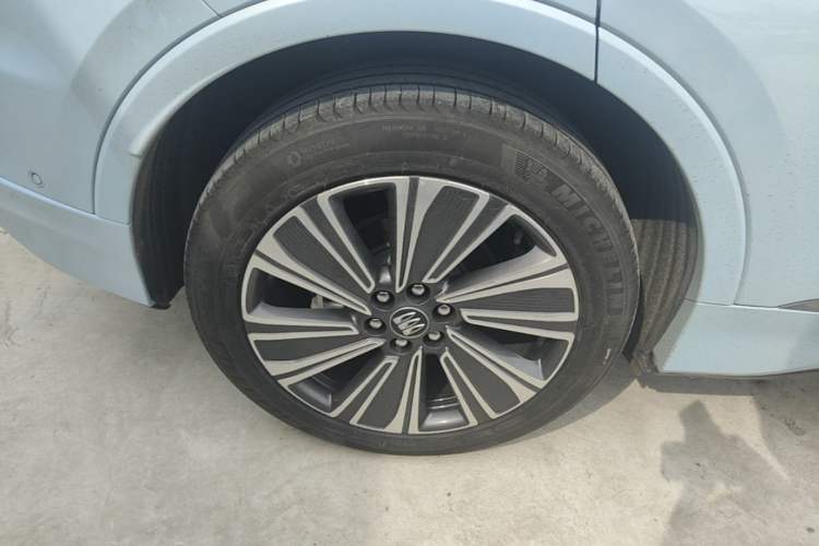 Used Buick E5 2023 Zhenxiang Standard Range Edition Right Rear Wheel Hub