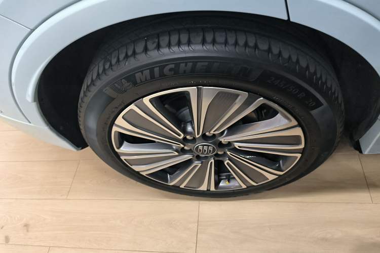 Used Buick E5 2023 Zhenxiang Standard Range Edition Right Rear Wheel Hub