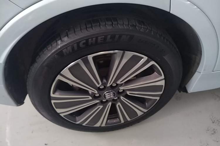 Used Buick E5 2023 Zhenxiang Standard Range Edition Right Rear Wheel Hub