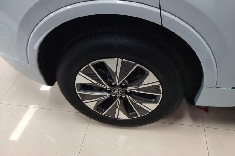 Used Buick E5 2023 Zhixiang Standard Range Edition Right Rear Wheel Hub