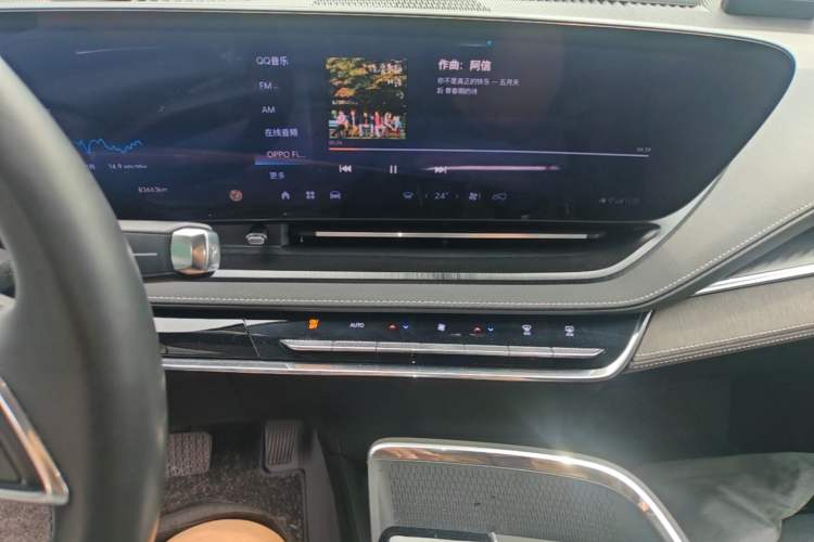 Used Buick E5 2023 Pioneer Edition Audio And AC Panel