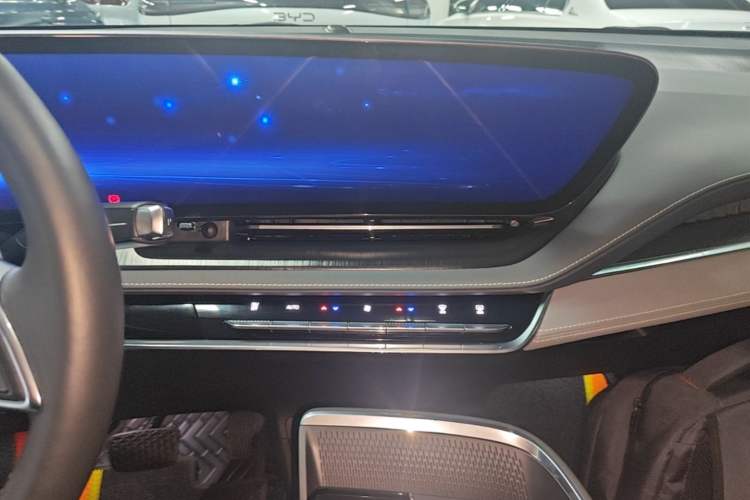 Used Buick E5 2023 Pioneer Edition Audio And AC Panel