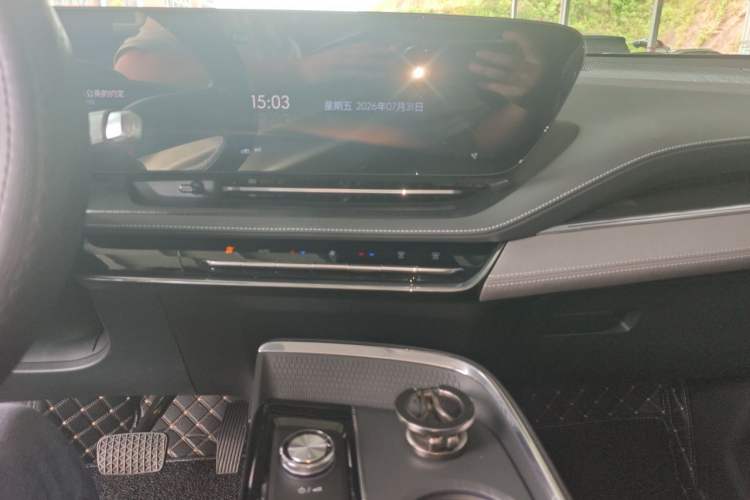 Used Buick E5 2023 Premium Long-Range Version Audio And AC Panel