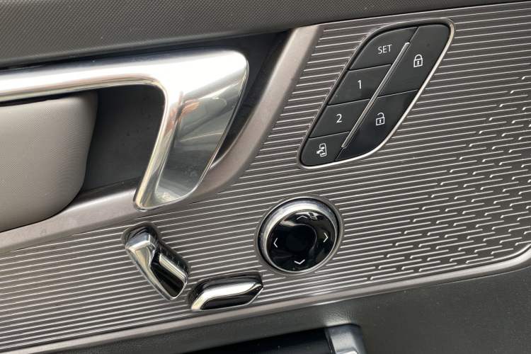 Used Buick E5 2023 Zhenxiang Standard Range Edition Interior 4