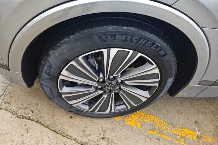 Used Buick E5 2023 Zhenxiang Standard Range Edition Left Front Wheel Hub