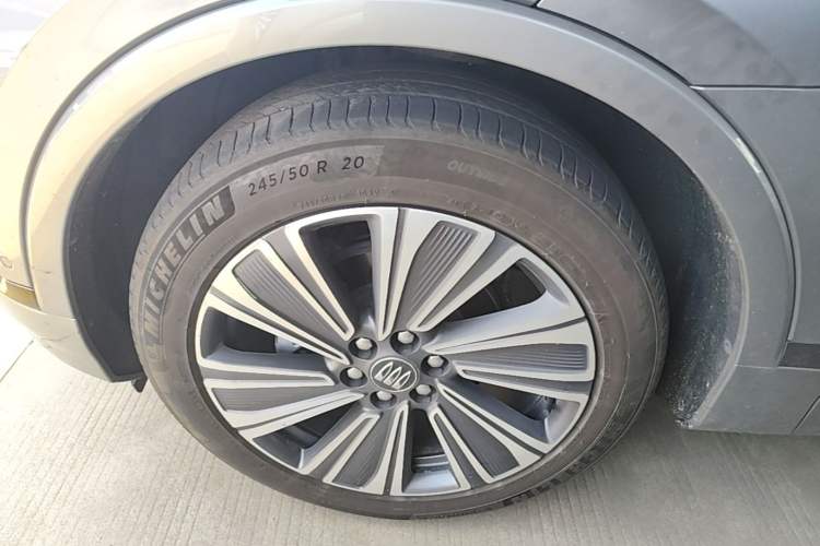 Used Buick E5 2023 Zhenxiang Standard Range Edition Left Front Wheel Hub