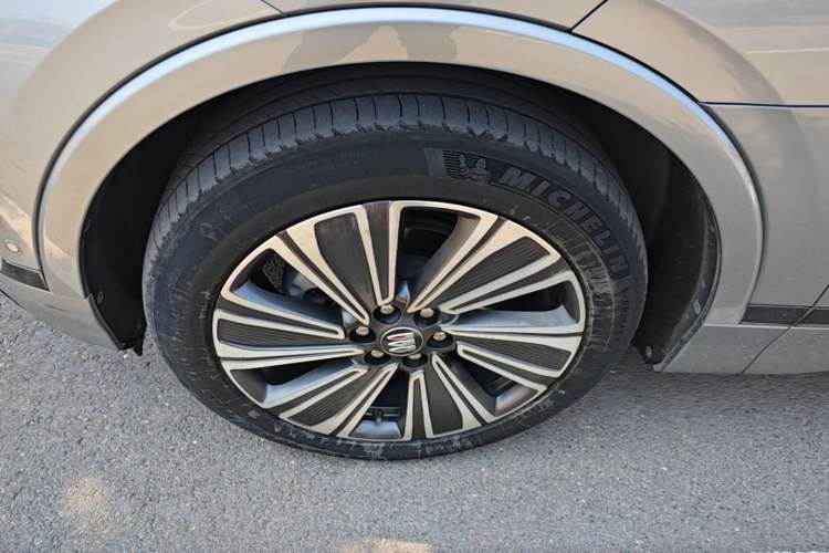 Used Buick E5 2023 Zhenxiang Standard Range Edition Left Front Wheel Hub