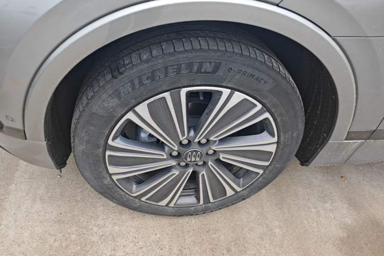 Used Buick E5 2023 Zhenxiang Standard Range Edition Left Front Wheel Hub