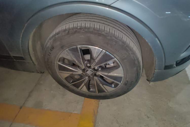 Used Buick E5 2023 Pioneer Edition Right Front Wheel Hub