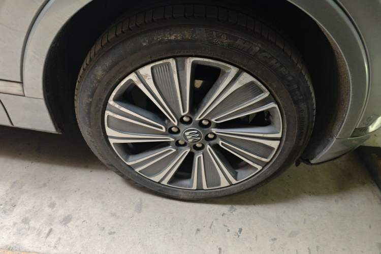Used Buick E5 2023 Zhenxiang Standard Range Edition Right Front Wheel Hub