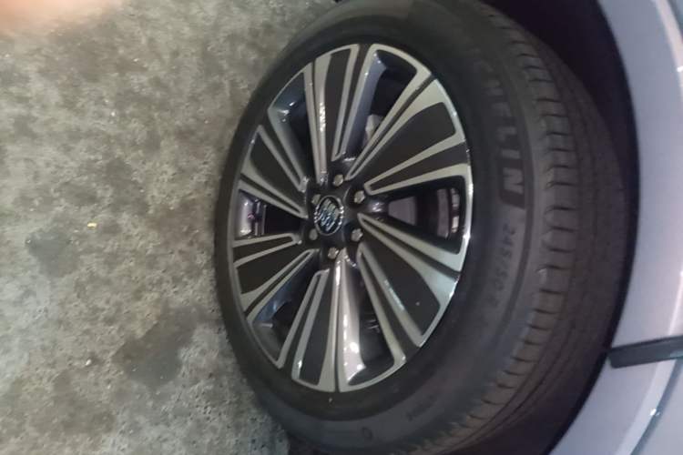 Used Buick E5 2023 Zhenxiang Standard Range Edition Right Rear Wheel Hub
