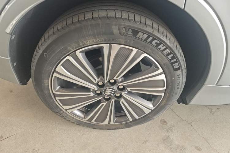 Used Buick E5 2023 Zhenxiang Standard Range Edition Right Rear Wheel Hub