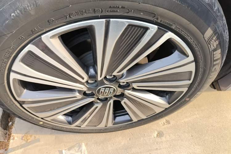 Used Buick E5 2023 Zhenxiang Standard Range Edition Right Rear Wheel Hub
