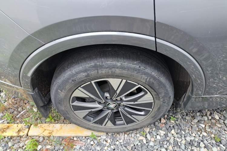 Used Buick E5 2023 Pioneer Edition Right Rear Wheel Hub