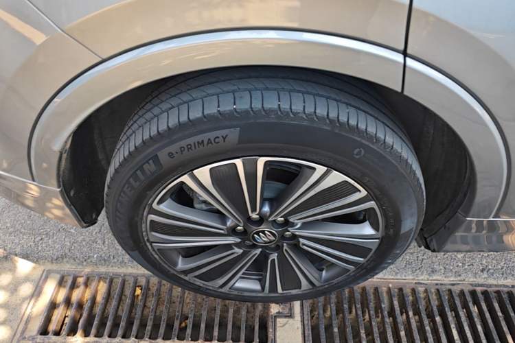 Used Buick E5 2023 Zhenxiang Standard Range Edition Right Rear Wheel Hub