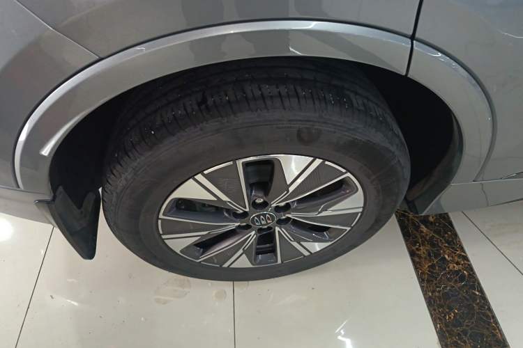 Used Buick E5 2023 Pioneer Edition Right Rear Wheel Hub